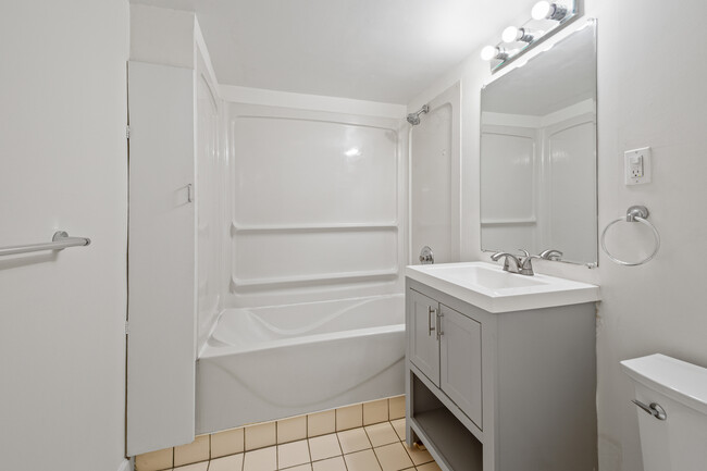 Building Photo - 3614 N Hoyne Ave