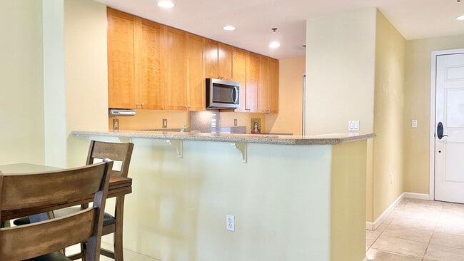 Building Photo - Gated Community in Hawaii Kai! Colony at P...