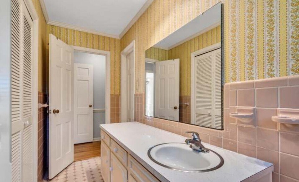 Building Photo - 780 Captain Kell Dr