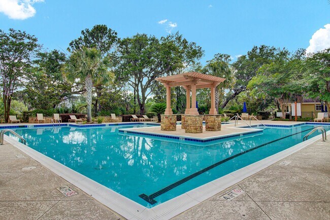 Building Photo - Daniel Island Condo Close to Marina
