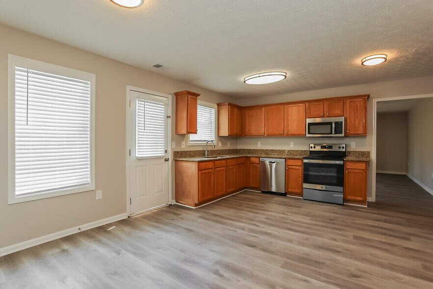 Building Photo - 733 Sinclair Way