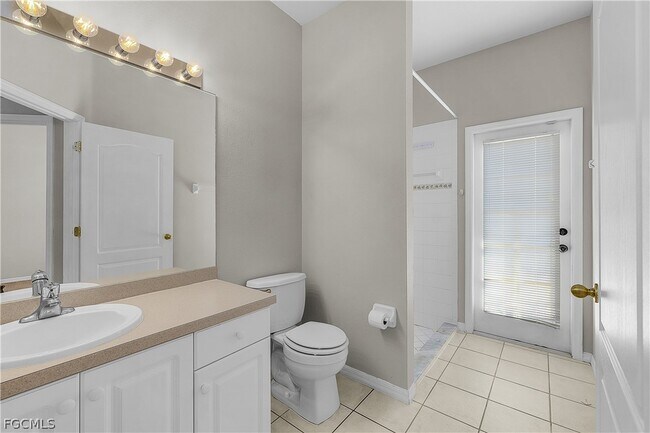 Building Photo - 2137 SW 11th Ct