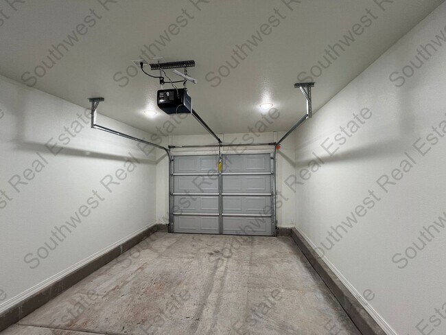 Building Photo - 2135 Bobwhite Ct