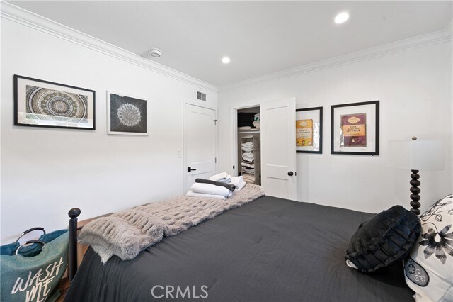 Building Photo - 20852 Kittridge St