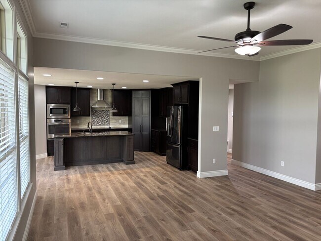 Building Photo - Single Family Home - Available For Rent in Old Hawthorne!