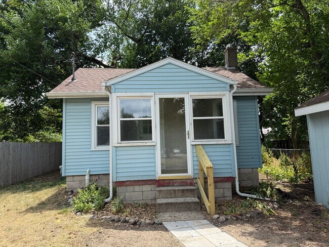 Building Photo - Charming 2-Bedroom Home in Godwin Heights ...