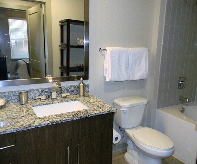 Building Photo - 680 E Algonquin Rd