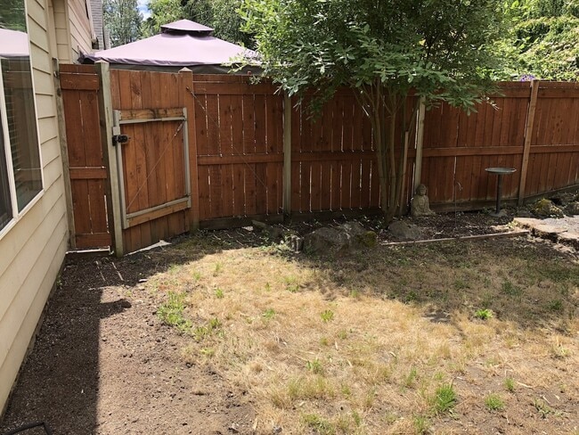 Building Photo - Beautiful Townhouse in Prime Tigard Locati...