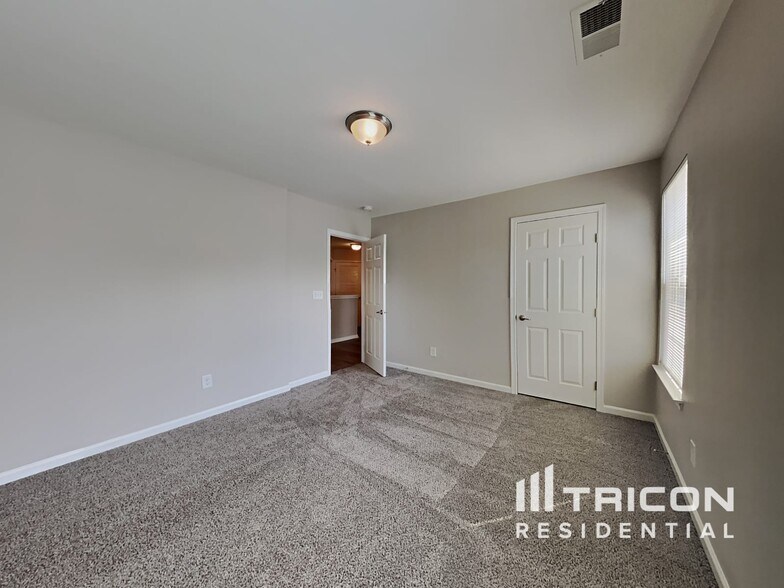 Building Photo - 240 Chesterbrook Ln