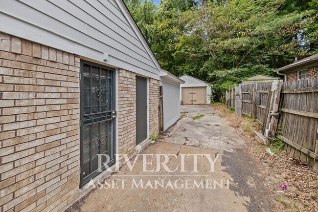 Building Photo - A Must See!!!!! Section 8 Friendly & Ready...