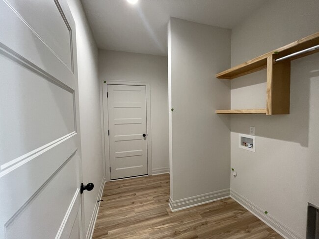 Building Photo - 1927 Sutton Ct