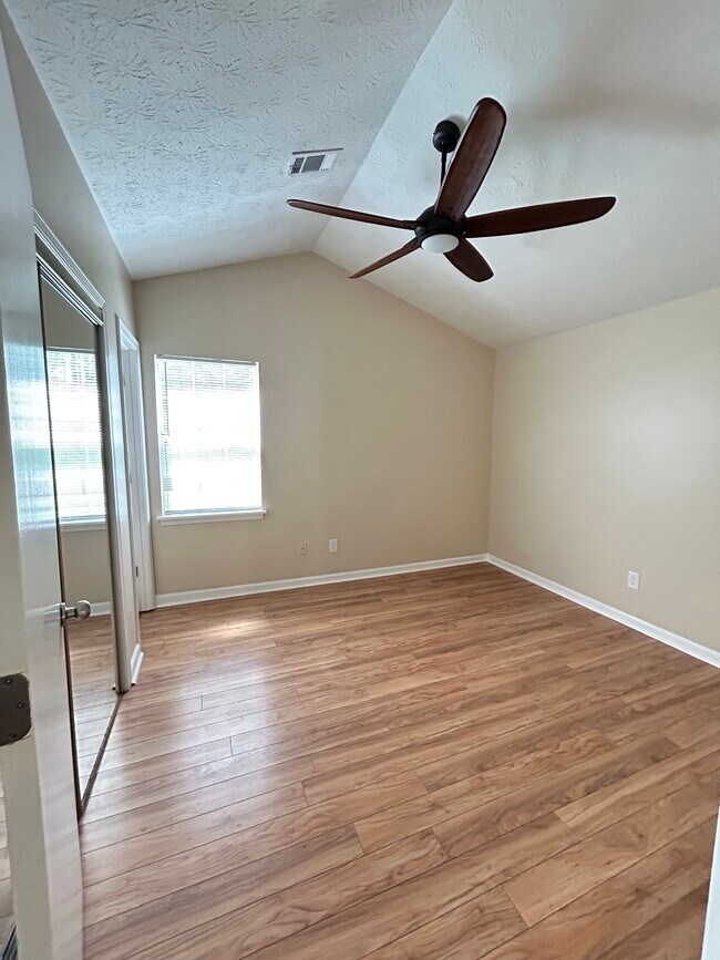 Building Photo - 8047 Fieldstream Way