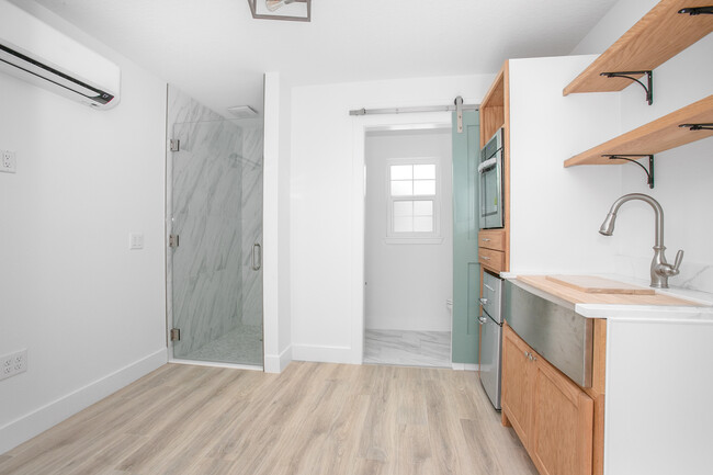 Building Photo - Studio Apartment in Daytona with Beach Vie...