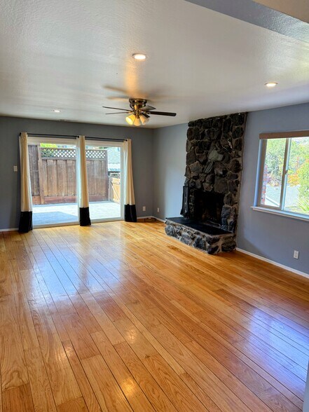 Building Photo - 376 Caprino Way