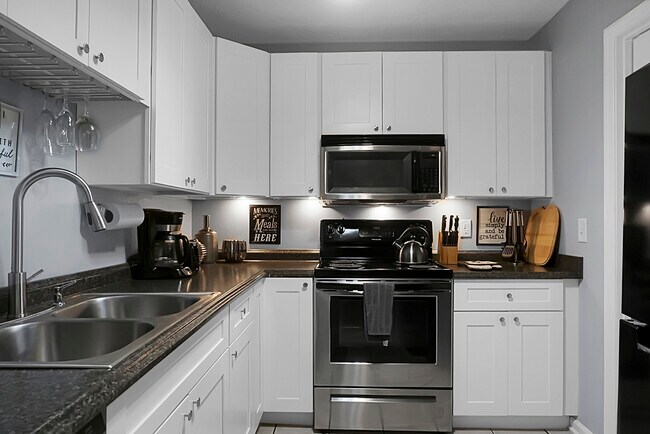 Building Photo - 2483 Realm St