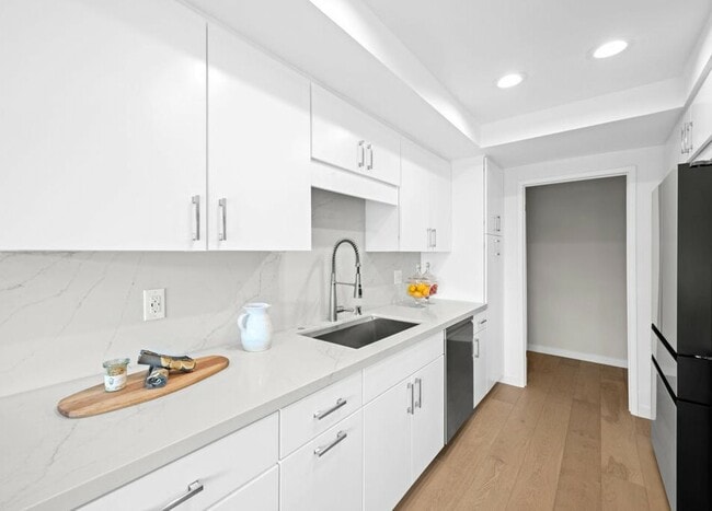 Building Photo - 266 S Madison Ave