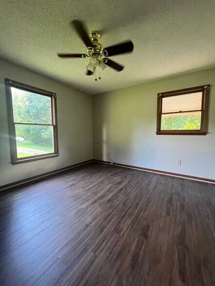 Building Photo - 2420 Wellington Dr