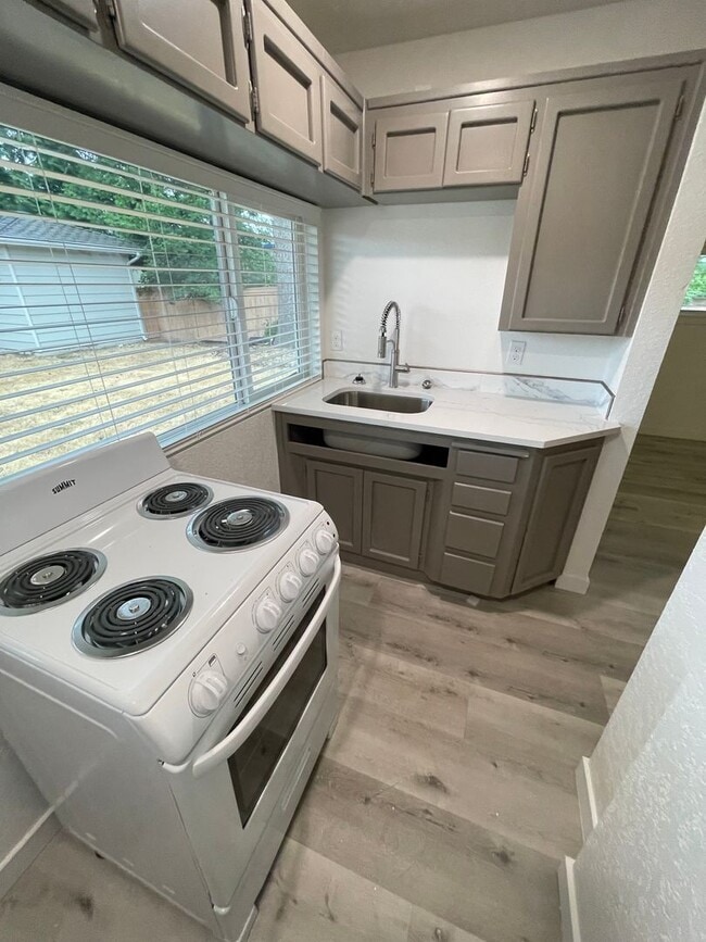 Building Photo - Completely updated 1 Bedroom ADU