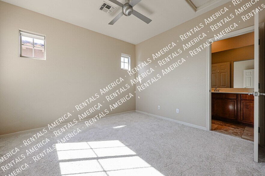 Building Photo - 3966 E Crest Ln
