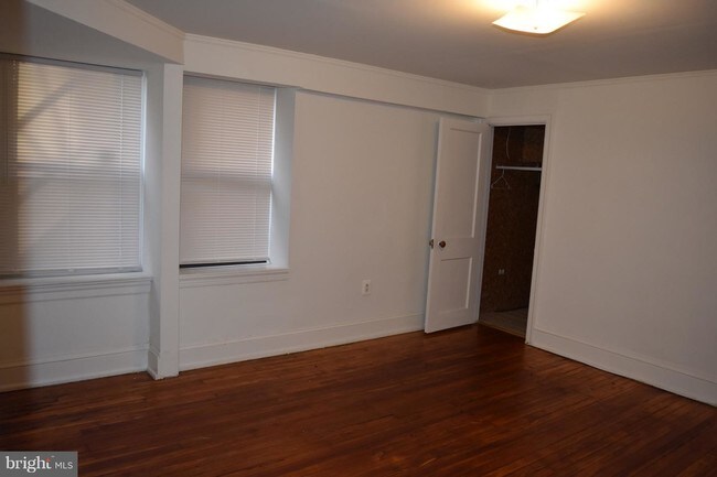 Building Photo - 900 Valley Rd