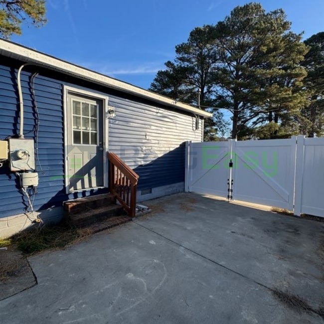 Building Photo - 1327 Hazel Ave