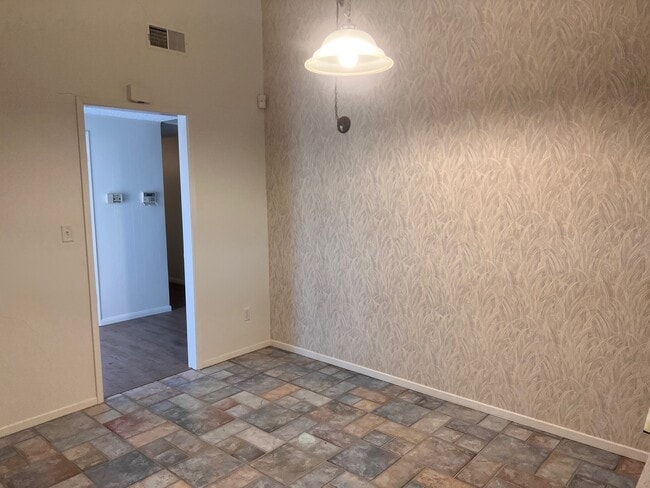 Building Photo - 5615 Oso Ave