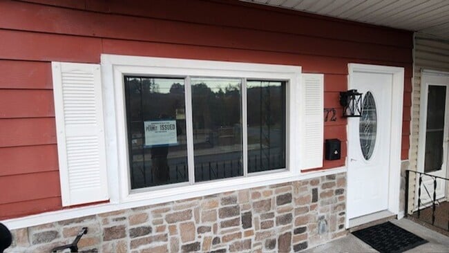 Building Photo - 3 bedroom 1 bathroom