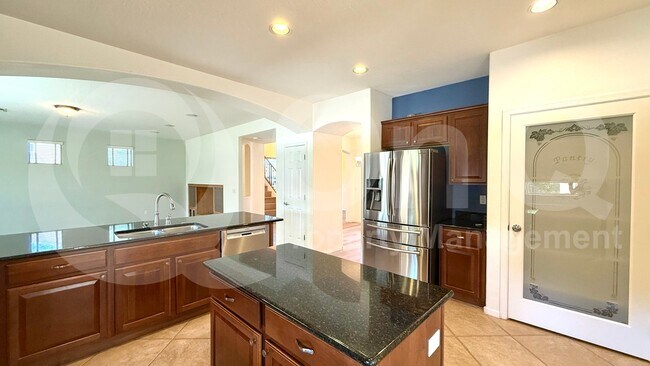 Building Photo - 2131 E Yellowstone Pl