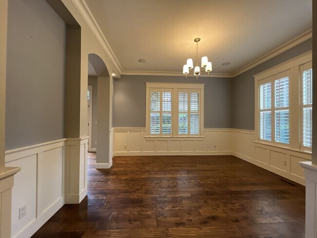 Building Photo - Luxury 5 Bedroom Home with Soaking Tub, Chef’s Kitchen & Expansive Primary Suite