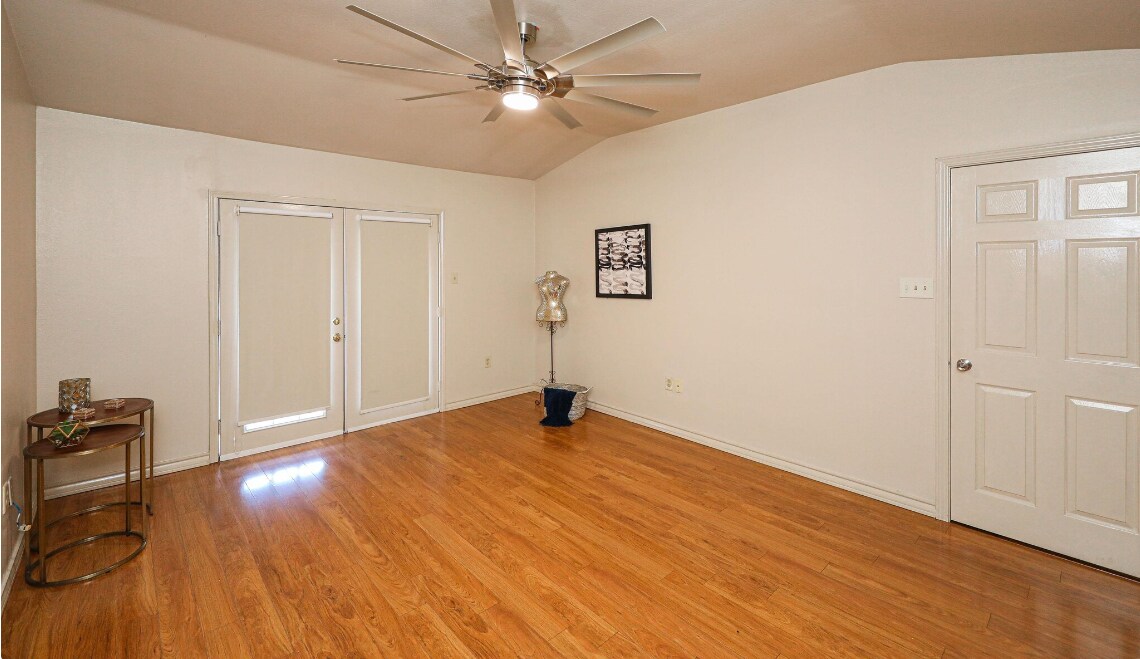 Building Photo - 7521 Country Club Dr