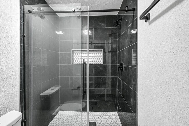 Building Photo - 7115 Foxway Ln
