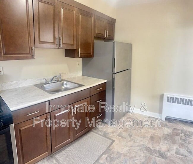 Building Photo - 910 E Sharpnack St