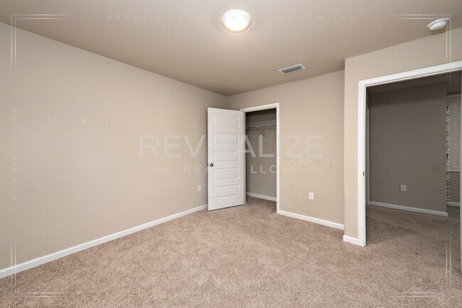 Building Photo - Stunning 2-Story 4 BD 2.5 BA House in Spanish Fort!