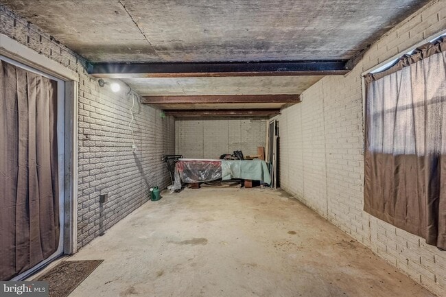 Building Photo - 2289 Potomac Rd