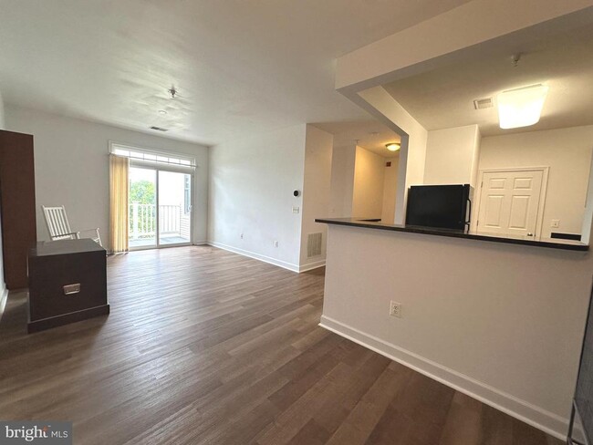 Building Photo - 6163 Willow Pl