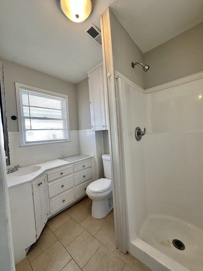 Building Photo - 1420 3rd Ave N