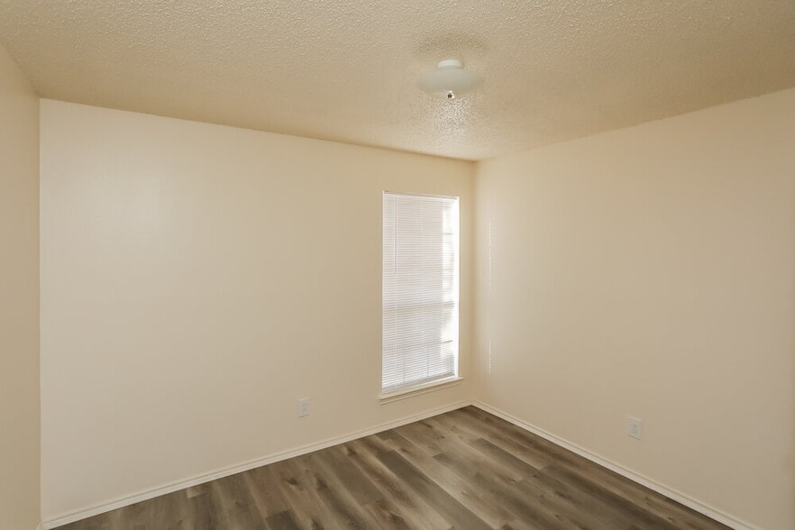 Building Photo - 916 Richards Dr