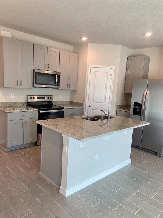 Building Photo - 5629 Mentmore Dr