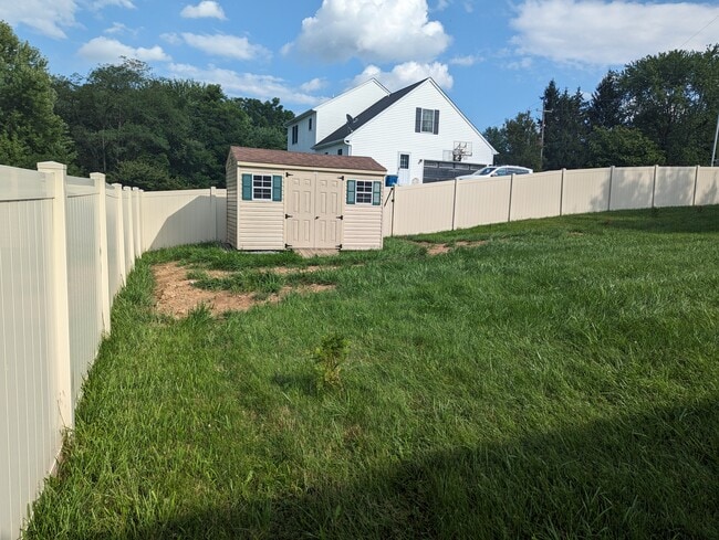 Building Photo - 5 Auction Dr