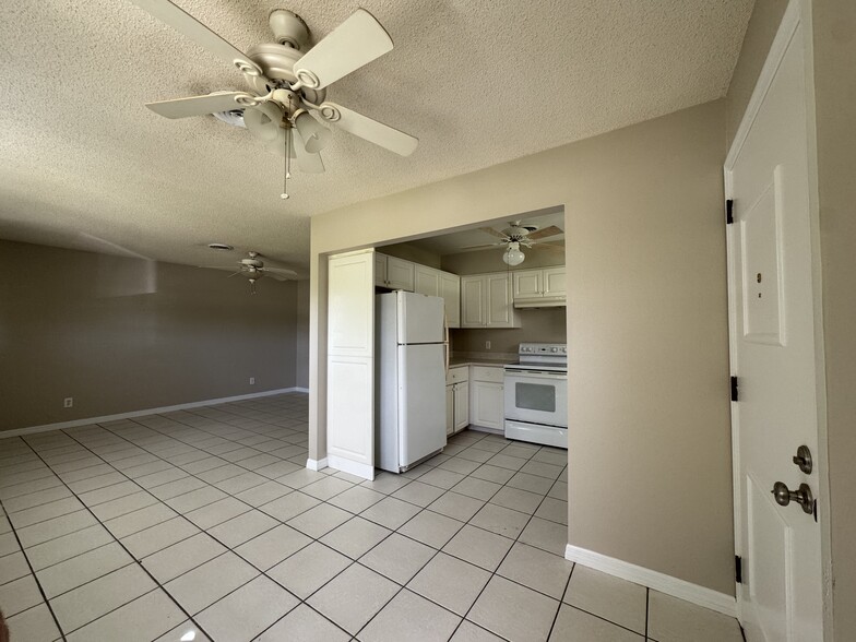 Building Photo - 2555 Granada Ave