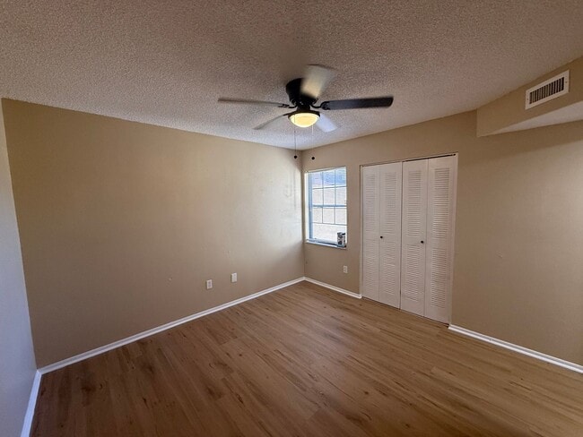 Building Photo - Updated 2-Bedroom Apartment in Quiet Ocala...