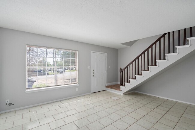 Building Photo - 5800 Belmoor Dr