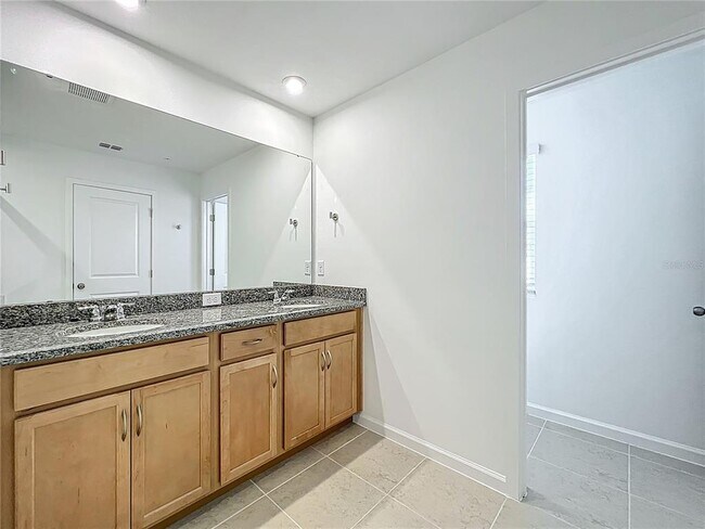 Building Photo - 9824 Walkway Dr