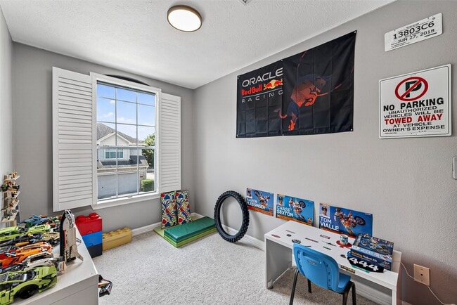 Building Photo - 1015 Enclave Square S