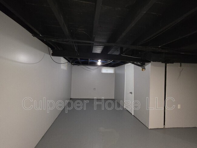 Building Photo - 530 Mayfair Blvd