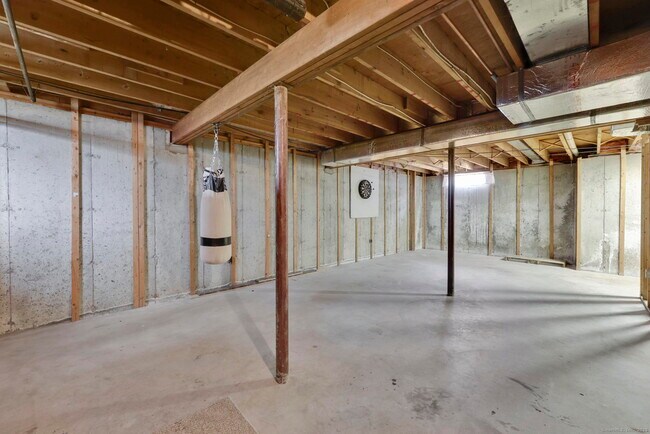 Building Photo - 12 Kevin Dr