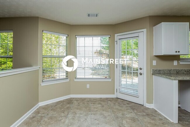 Building Photo - 5 Bedroom Pet-Friendly Home in Lithonia, GA with Main Street Renewal