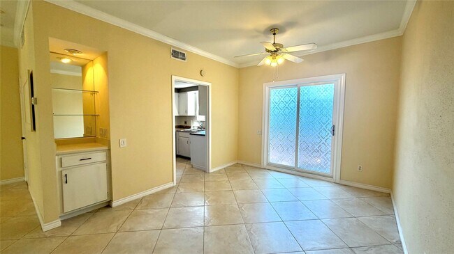 Building Photo - 11710 Southlake Dr