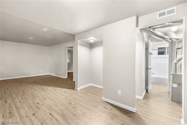 Building Photo - 167 N Seiberling St