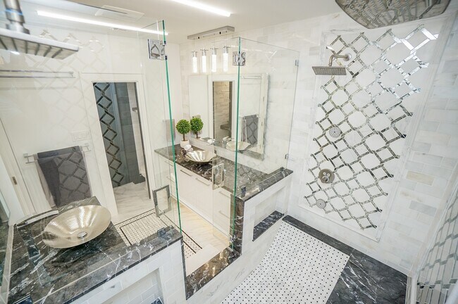 Building Photo - 5711 Sugar Hill Dr